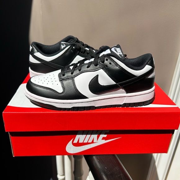 Nike Dunk Low Panda - Picture 1 of 3